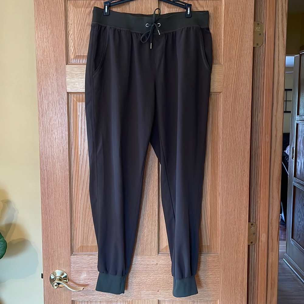 Crz Yoga Lightweight drawstring olive Joggers size L